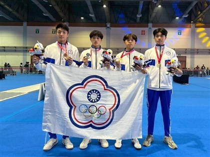 台灣銳劍男團亞青摘金寫紀錄　教練看好未來性[影]