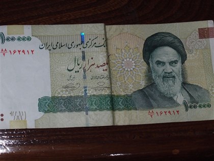 幣值蒸發得比呼吸還快　完美風暴讓伊朗瀕崩潰邊緣
