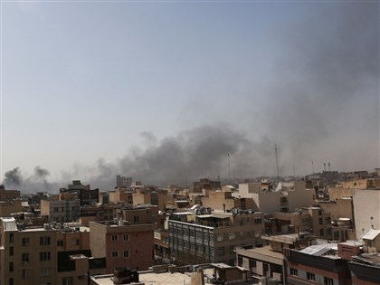 美以空襲伊朗內幕曝光　趁哈米尼與心腹開會動手