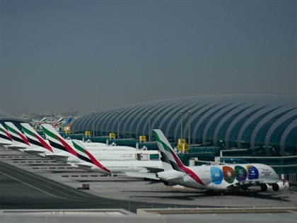 杜拜等中東樞紐停擺　全球航班陷數年最嚴重亂象