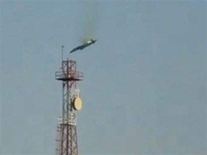 戰機在科威特美軍基地附近墜毀　飛行員逃生影像曝光