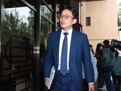 黃國昌質詢播放疑偵訊錄音「示範帶」北檢訊後請回