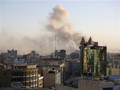 攻打伊朗第4天　美軍：擊中近2000目標、摧毀17艘軍艦