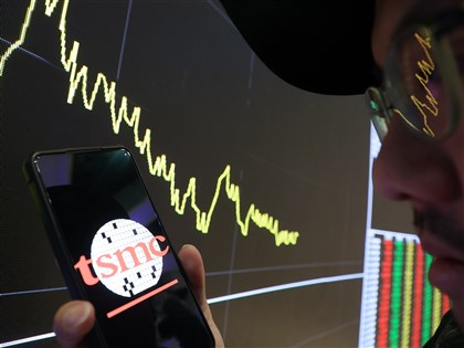 台股受美伊戰爭影響大跌1494點　國安基金：必要時不排除開臨時會