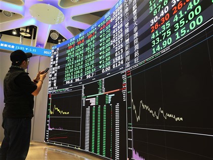 台股爆量重挫1494點　台積電下跌70元收1865元