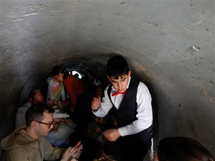 中東戰火蔓延　伊朗朝以色列射彈、卡達撤離美使館周邊