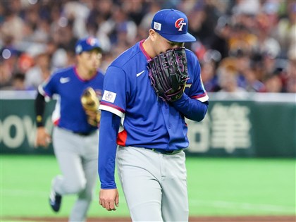 WBC經典賽陳柏毓挨轟落寞泛淚　古林睿煬摸頭安慰送暖