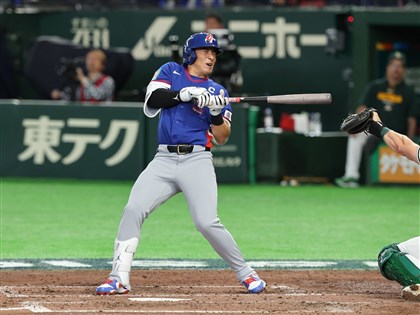 WBC首戰陳傑憲遭觸身球左食指遠端骨裂　赴醫院檢查