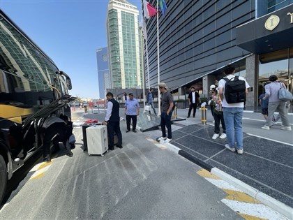 外交部助42名滯留卡達民眾赴沙國　計共1280人返台