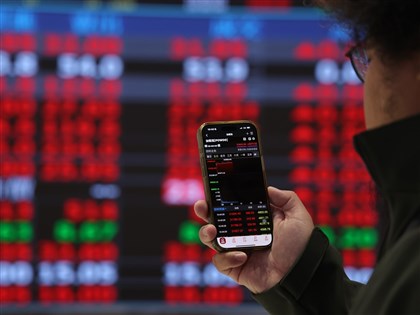 川普暗示戰事快結束　台股強彈千點站回33000點關卡