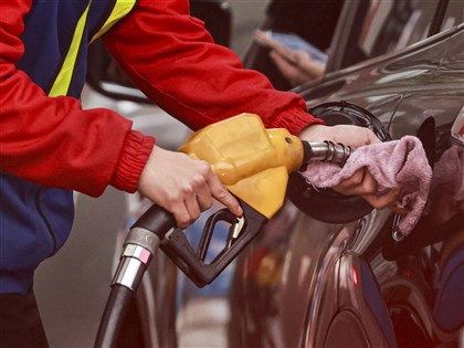 卓榮泰：啟動油價雙緩漲與緊急緩漲機制　降低民眾負擔