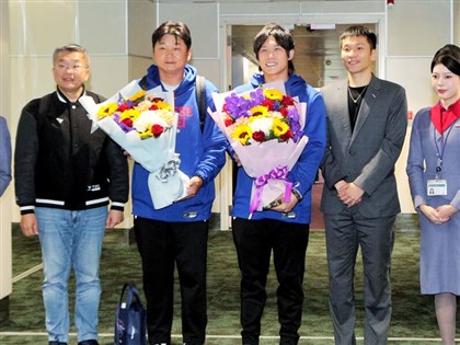 經典賽台灣隊返台　逾300球迷接機力挺Team Taiwan