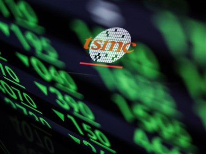 台股早盤挫568點力守33000點　台積電跌45元