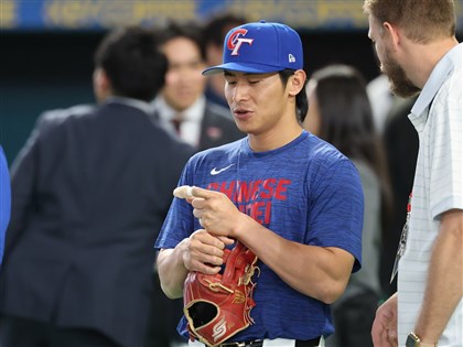 陳傑憲左手食指遠端骨折　癒合估需4至6週