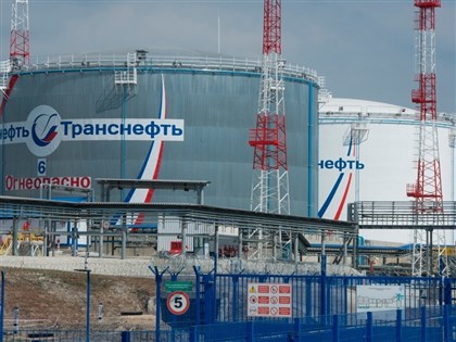 中東戰爭推高油價　美國暫時允許部分俄羅斯石油出售