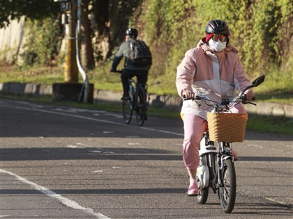 吳德榮：各地晴朗乾燥　入夜15日晨低溫仍探10度