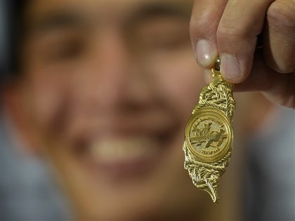 獎牌、獎盃都是台灣形狀　世界室內拔河賽有記憶點