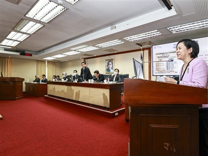 李貞秀首度質詢　劉世芳與內政部官員均未上台答詢