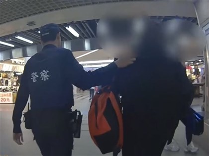 桃捷北車站內焚物　警逮男街友送辦、強制送醫
