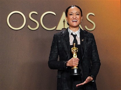 奧斯卡首位女性最佳攝影邀全場女性享榮耀　喊沒有妳們無法走到今天