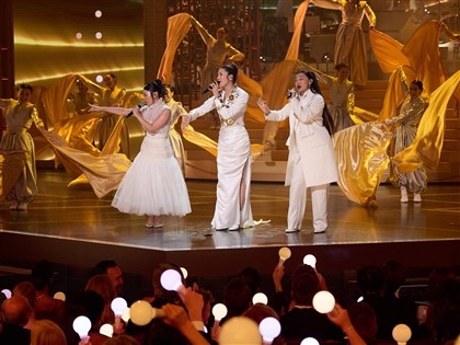 獵魔女團奪2項奧斯卡將K-文化推向全世界　李奧納多拿應援棒合唱