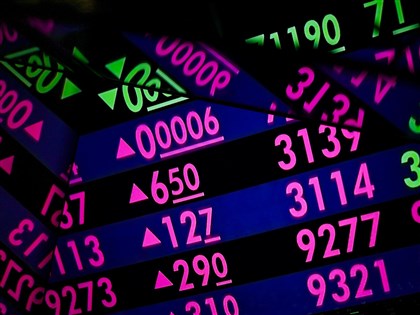 台股上漲494點收復月線 台積電填息收漲30元