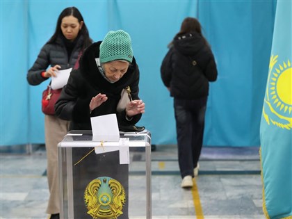 哈薩克公投通過新憲法　有利總統托卡葉夫繼續掌權