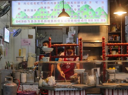 財政部：118年起小吃店月營收逾20萬得開發票