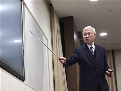 房市微鬆綁、中東戰事成升息變數　央行楊金龍問答一次看