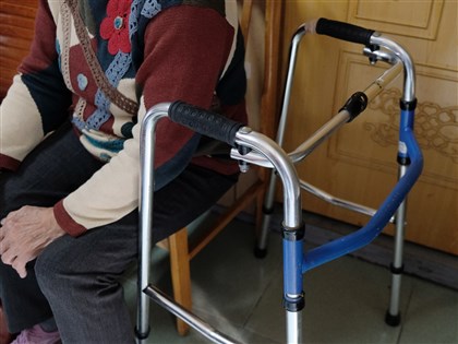 因應超高齡社會　政院獨居老人關懷擴大補助、增送餐服務