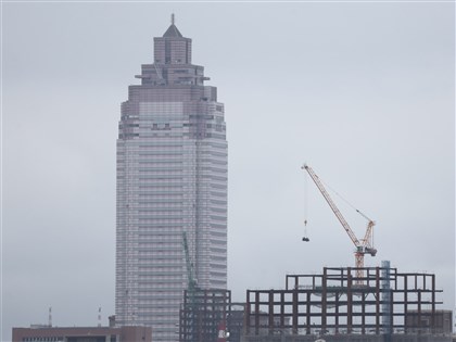 央行宣布利率不變連8凍　自然人第2戶貸款成數上限放寬至6成