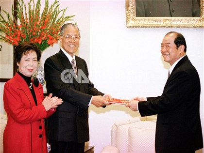 【總統直選30週年】文攻武嚇之下   台灣在民主道路勇敢前行  1996年大選圖輯