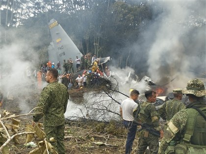 哥倫比亞載125人軍機墜毀　地方官員：8死逾80傷