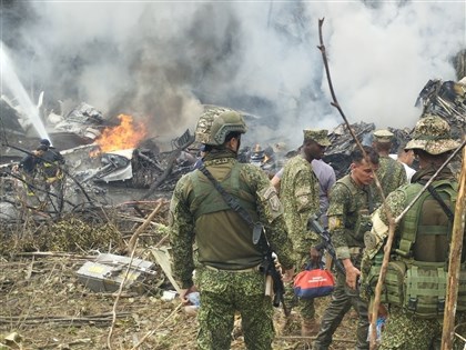 哥倫比亞軍機墜毀　66人罹難、數十人傷