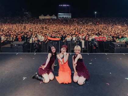 AiNA THE END感謝大港開唱觀眾　社群中文貼文「我愛台灣」熱情告白[影]