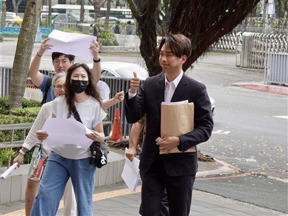 陳宥丞疑戴智慧眼鏡出庭列被告　北檢查無不法簽結