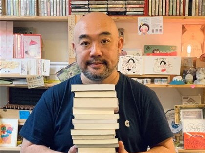 香港書店售黎智英傳 負責人遭國安處依煽動罪拘捕