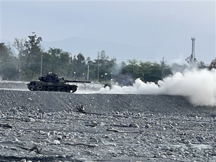 國軍正義操演太麻里實彈射擊 榴砲迫砲震撼驗證火力