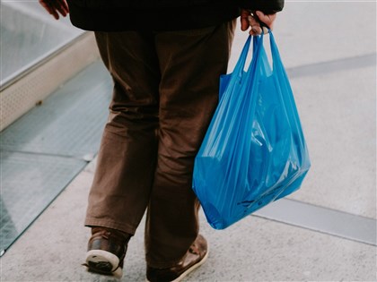 塑膠袋缺貨　公平會：聯合囤積或集體拒出貨是聯合行為