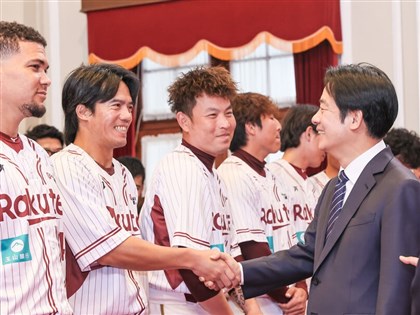 獅迷賴總統接見樂天桃猿　林智平幽默致歉[影]