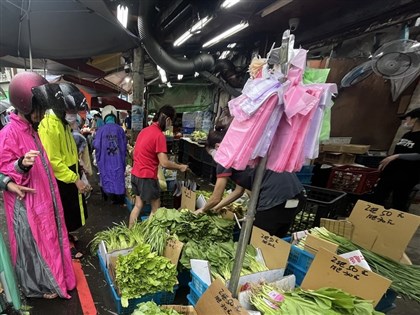 塑膠袋傳缺貨潮引關注　卓榮泰：嚴查哄抬價格