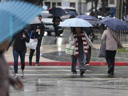 中部以北有雨 吳德榮:29日回暖30日熱如夏