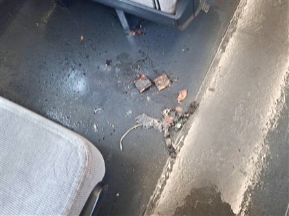 台鐵422次自強號車廂冒煙 行動電源自燃無人傷亡