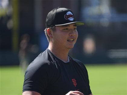 鄧愷威本季初登板2.1局奪勝 太空人單局8分逆轉秀