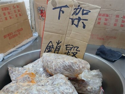 羅東名店滷味驚見美工刀片 衛生局稽查缺失限期改正