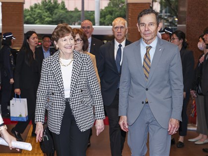 美國跨黨派參議員訪團拜會立院 關注軍購議題