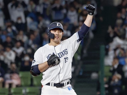 林安可超前安助西武獅搶勝　登上英雄訪問舞台秀日文