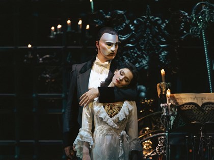 歌劇魅影首征衛武營　觀眾感受水晶燈急墜震撼