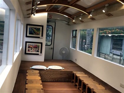 阿里山退役車廂華麗轉身　成為嘉市林森國小圖書室