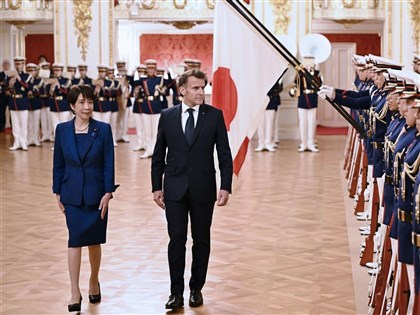 日法領袖會談逢花季　高市與馬克宏開會前先賞櫻